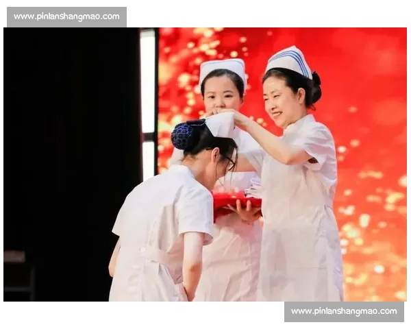 《护士之美：透过镜头展现白衣天使坚守岗位与无私奉献的真实瞬间》